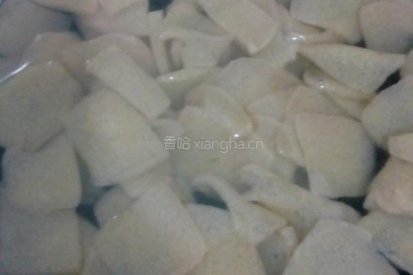 酸菜胡萝卜炒魔芋的做法图解1