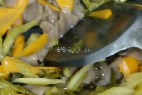 酸菜胡萝卜炒魔芋的做法图解4