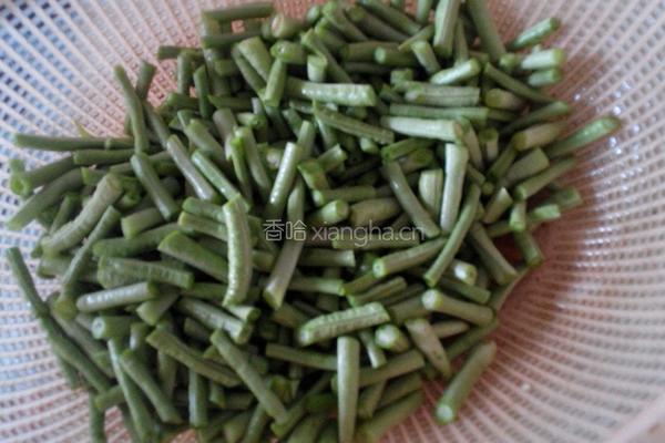 西红柿炒豆角的做法图解1