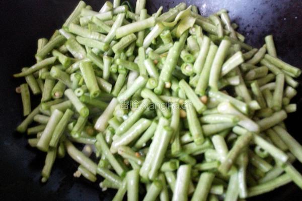 西红柿炒豆角的做法图解5