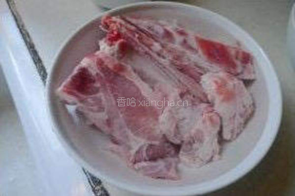土豆炖排骨的做法图解1