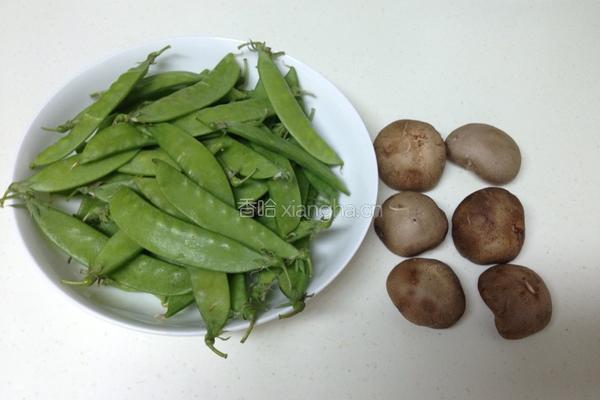 香菇荷兰豆的做法图解1
