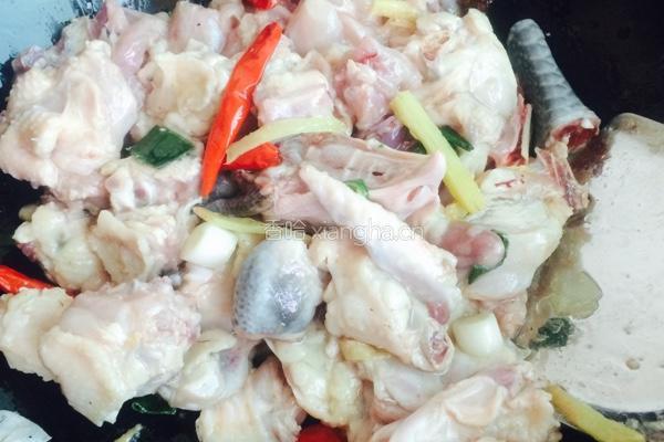 茶树菇烧鸡肉的做法图解3