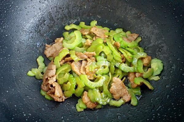 苦瓜炒肉的做法图解6