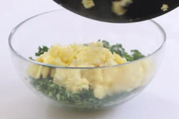 韭菜鸡蛋水饺的做法图解1