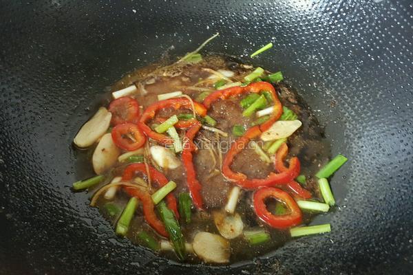 糖醋带鱼的做法图解2