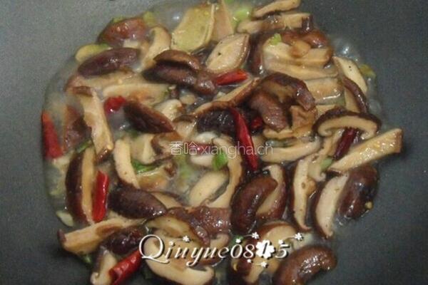 鸡片炒香菇 的做法图解6