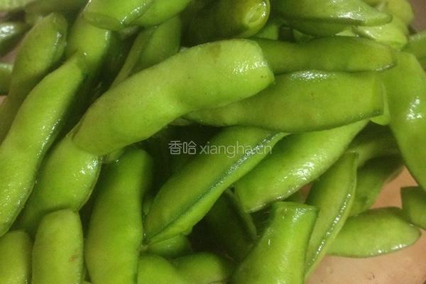 五香毛豆的做法图解1