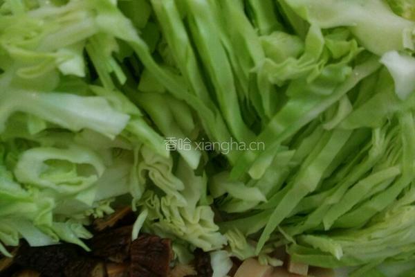 包菜炒饭的做法图解2