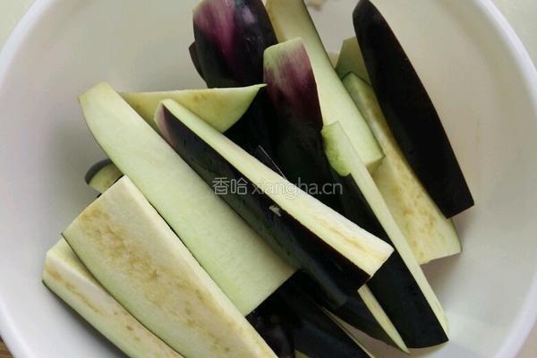 海鲶鱼炖茄子的做法图解2