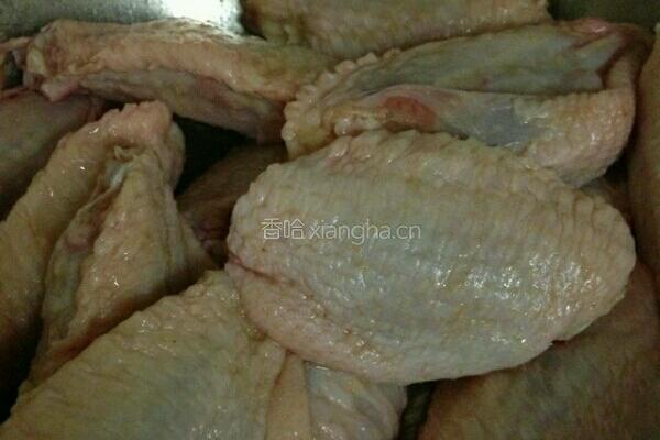 电饭锅盐焗鸡翅的做法图解1