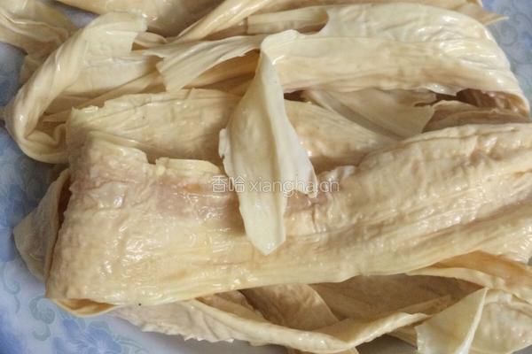 豇豆角炒腐竹的做法图解1