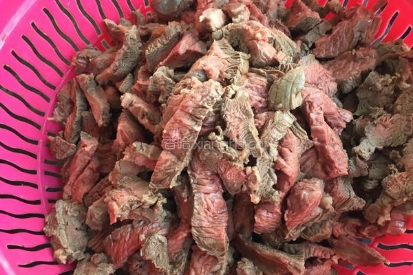 香辣牛肉干的做法图解1