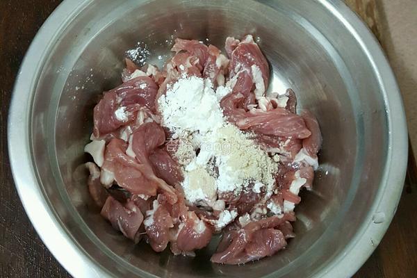 秋葵炒键子肉的做法图解2
