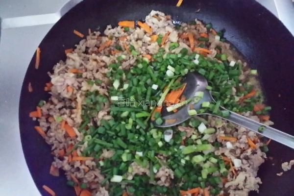 胡萝卜肉馅包的做法图解3
