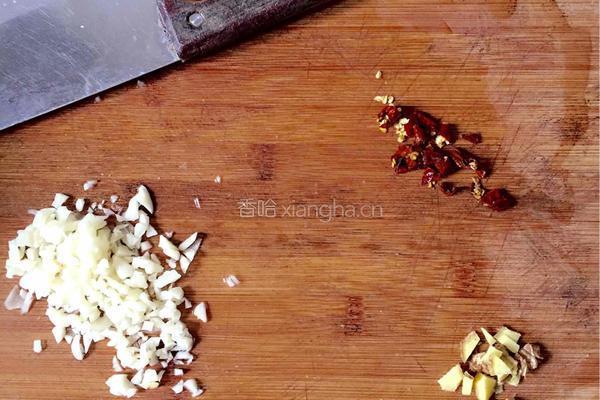 脆口榨菜炒毛豆的做法图解3