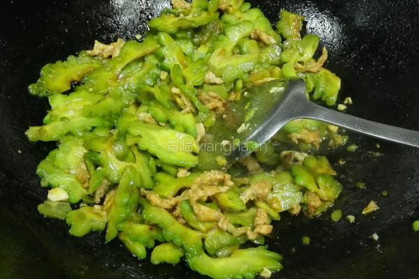 板筋肉炒苦瓜#有奖征文#的做法图解7