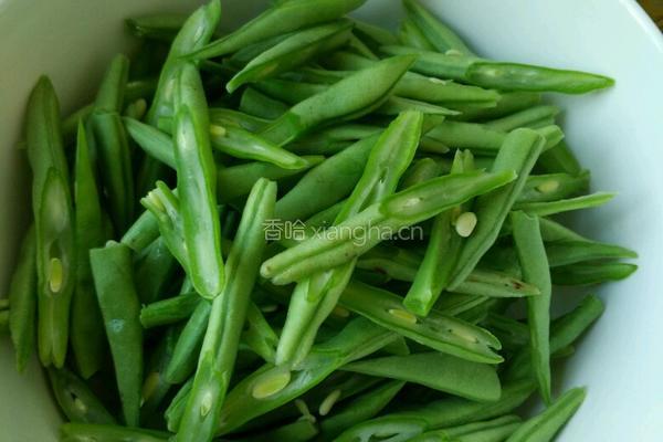 豆角炒花肉的做法图解2