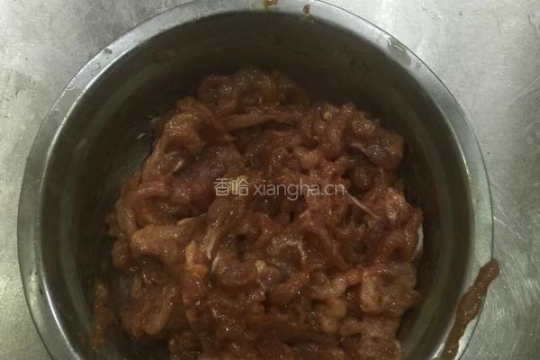 家常京酱肉丝卷千张的做法图解1