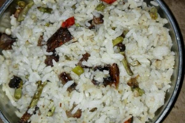 泡豇豆香肠炒饭的做法图解5
