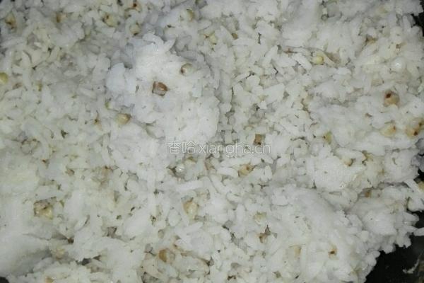 泡豇豆香肠炒饭的做法图解1