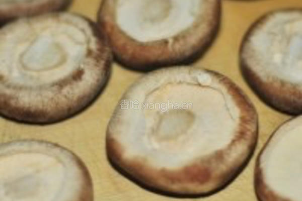 香菇青菜完美搭配的做法图解2