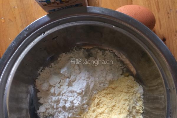 无水奶香鸡蛋玉米饼的做法图解1