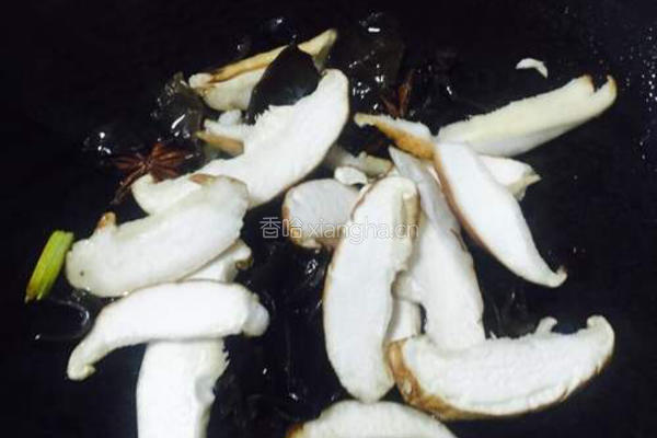虾仁火腿香菇打卤面的做法图解6