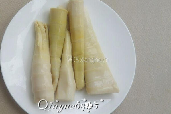水煮竹笋汤的做法图解1