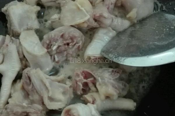 小鸡炖蘑菇粉条的做法图解2