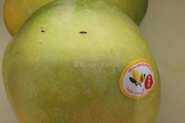 鲜榨芒果汁的做法图解2
