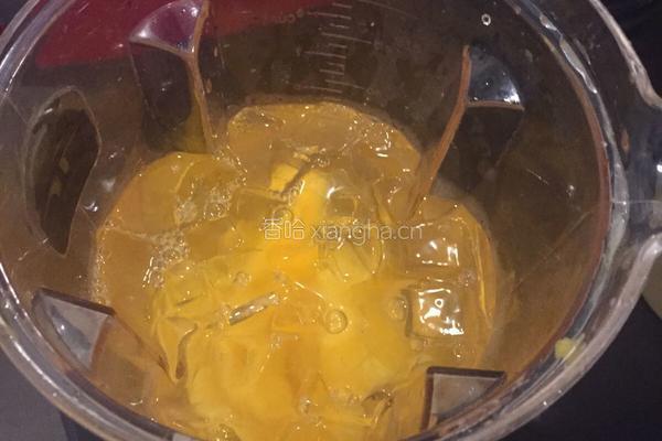 鲜榨芒果汁的做法图解4