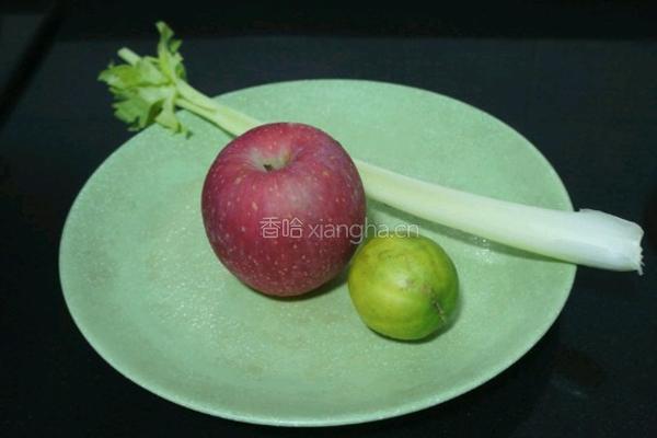 苹果芹菜汁的做法图解1