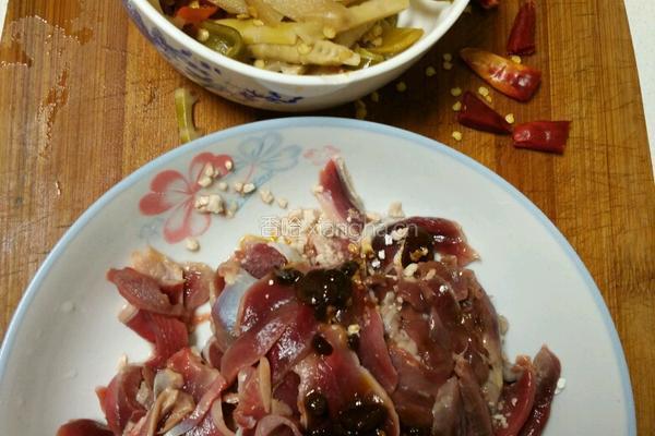 泡菜炒鸭胗的做法图解1