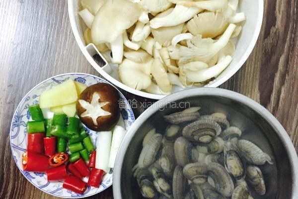 花蛤蘑菇汤的做法图解1