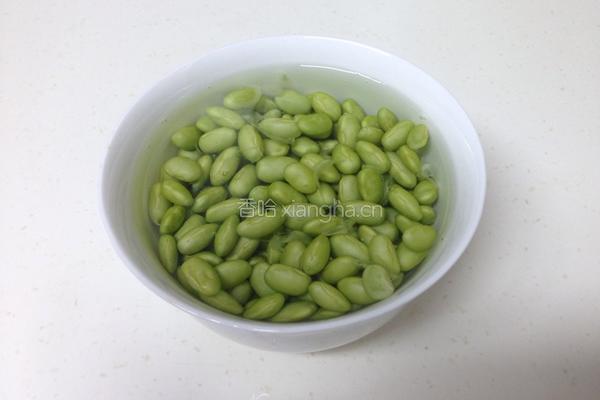 毛豆烧茄子的做法图解1