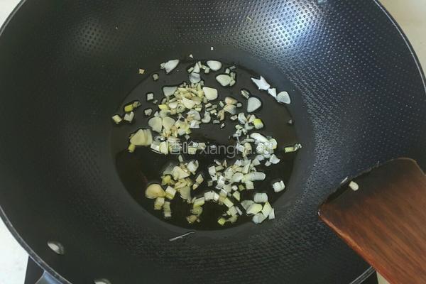 香菇海鲜金瓜盅的做法图解6