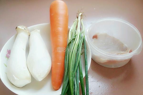 杏鲍菇胡萝卜炒肉的做法图解1