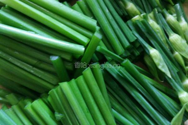 韭菜花炒猪肝的做法图解1