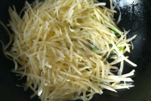 青椒炒土豆丝的做法图解4