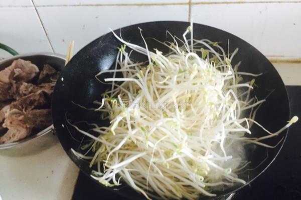 酸辣豆芽菜的做法图解3