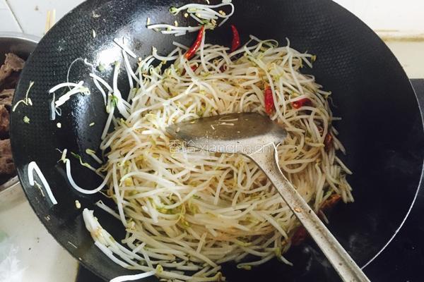 酸辣豆芽菜的做法图解5
