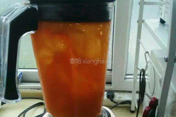 西红柿汁面条的做法图解1
