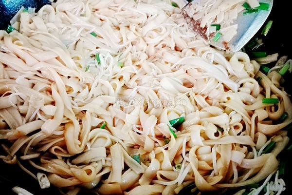 豆芽炒河粉的做法图解9