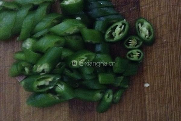 辣椒炒火腿肉的做法图解2