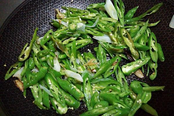 青椒炒鸡蛋的做法图解5