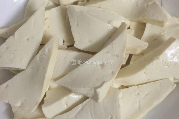 木耳炒豆腐的做法图解1