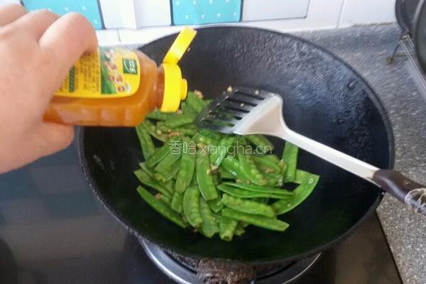 蒜香荷兰豆的做法图解5