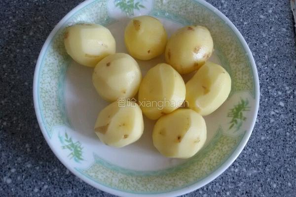 酱味小土豆的做法图解2