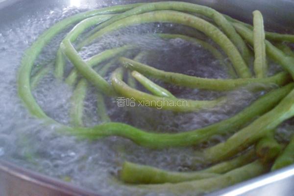 凉拌豆角的做法图解1